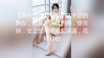 和新婚不久的老婆在客厅