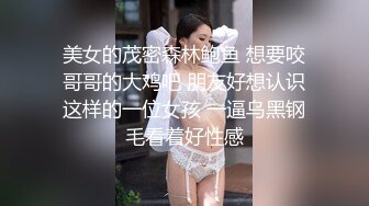 居家小灰妹，独自在家大黑牛自慰，只有一点小黑木耳，表情骚的很，爽翻天