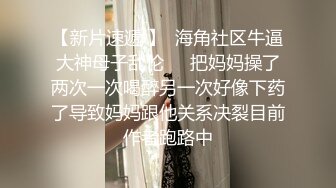 三男一女玩弄少妇，全程露脸激情啪啪，揉奶玩逼各种抽插，草逼又草嘴给少妇干的高潮不断，浪叫不断精彩刺激