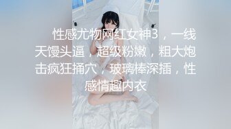 吊钟大奶风骚女友的无限诱惑，跟狼友互动撩骚听指挥，自己吃骚奶子撅着屁股看逼逼