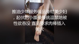 后入小女友的翘臀