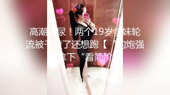   酒店大圆红床拔完火罐的小哥和漂亮女友一边看鬼片一边啪啪