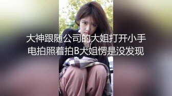 商场女厕偷拍 高跟制服美女尿尿 (1)