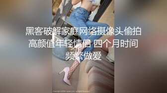 包臀裙花内美女直接坐在路边双腿岔开对镜头走光 逛商场的短裙美女..屁股紧紧夹住窄内骚气十足