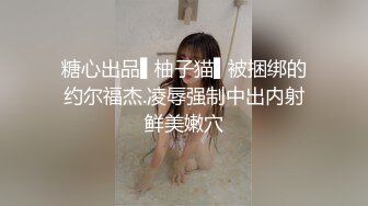 官方售价36元 一对好姐妹逛街被一箭双雕牛仔连衣裙小姐姐裙子非常短还不穿安全裤草莓图案的格子内裤前后CD