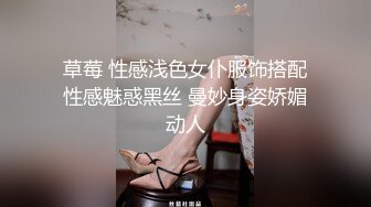   花高价约了两个年轻嫩嫩的苗条小美女到酒店释放欲望啪啪高潮，抽插双飞感受妹子爱抚亲吻真是天堂享受