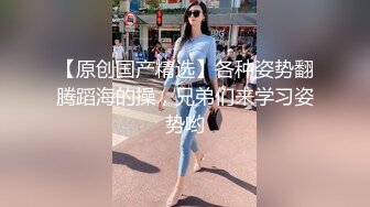 风韵徐娘 逼逼很粉嫩啊，关键是还很风骚，这模样年轻时肯定是十里香一枝花，看着那粉逼，阿姨再一自慰呻吟 真受不了！ 