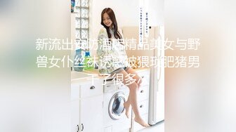 骚逼老婆~户外激情露出~车头脱光光一丝不挂，发浪发豪自摸奶子！好想叫几个哥们过来一起操死她！