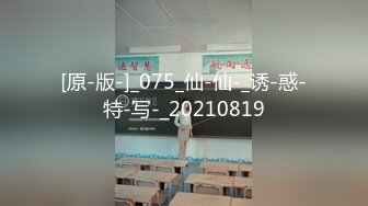 哺乳期巨乳少妇迷恋喷奶，某一天对着镜子抚摸 竟情不自禁捏出了奶水，喷射得镜子到处都是香溢的母乳！