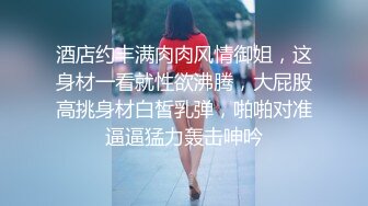 公厕暴露疯狂露出,玩弄自己肉棒不停勾引陌生人让随意玩弄,给他舔射