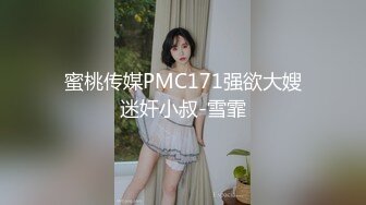 【mccd车展系列】一箭双雕一个展台的两个车模，一个黑内带翅膀一个白内