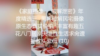 气质美穴女神性感吊带丝袜振动棒插出水，掏出奶子晃动抬腿抽插，快速进出边插边骚话，翘大屁股灵活手指扣弄