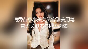 反差女友被干的骚逼满是白浆，手指插入全是淫水