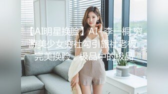 镜子前欣赏老婆