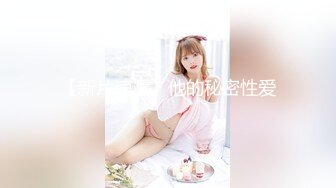 写字楼女厕瑜伽服蓝内裤韵味阔太,两片泛红的宽肥穴肉玩起来特爽