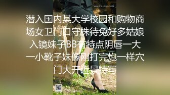 澡堂偷拍光着屁屁在更衣室吹头发精致面容美女