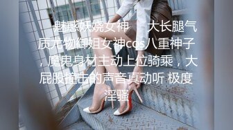 -女儿在看黄色动漫，撩起裙子在自慰，被发现，屁股高高翘起，狠狠干，扒开内裤，猛超无毛嫩穴