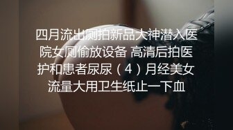 镜头放在洗手盆上面这对情侣玩自拍