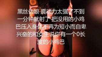 偷拍达人潜入商场隔板女厕手机不停移动偷拍美女如厕