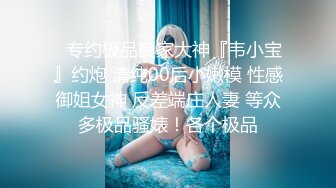 图书馆内喜欢看书的小美女