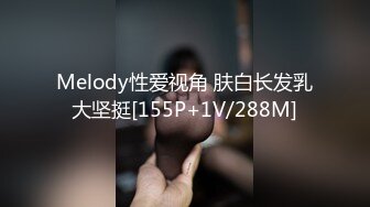 长得超漂亮的文艺范年轻小美女和老公一起酒店约网友玩群交,戴个眼镜装斯文,开档黑丝袜趴在台子上狠狠后插!