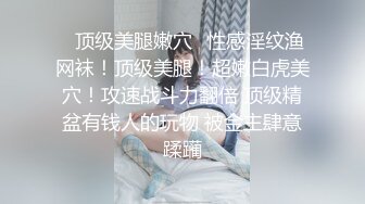  牛仔小妹露脸颜值高让纹身大哥放肆玩弄，乖巧的舔弄大鸡巴，让大哥无套蹂躏爆草