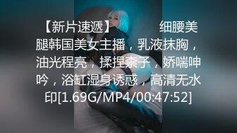  富姐和私人健身教练锻炼完脱光光在豪宅客厅对着镜子做爱