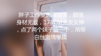  红唇甜美小姐姐！激情大战头套男！美乳粉嫩小穴，跪着深喉插嘴