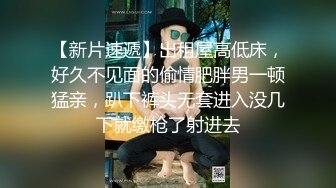 老阿姨的美鲍鱼都一把年纪了居然会被舔的受不了