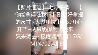 【新片速遞 】老熟女真的好会玩，黄瓜自慰，沾逼水吃瓜❤️好有滋味，吃饱了再由炮机送上高潮！