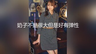  黑丝高跟鞋极品长腿御姐，撩起衣服露白嫩大奶，开档丝袜假屌爆插，高潮呻吟出白浆，淫语骚话极度诱惑