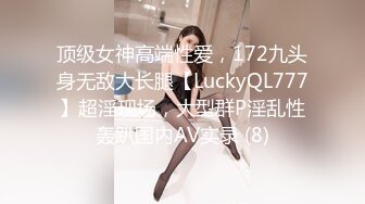 美容院女厕偷拍美女医师上厕所❤️把自己的嫩逼保养得真好