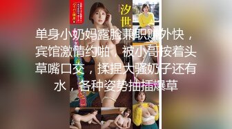 上海车展色色的摄影师各种角度 捕捉身材火爆的美女模特各种不经意间的走光 (2)