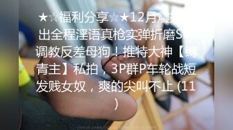 黑客破解家庭网络摄像头偷拍小哥下晚班回家和穿睡衣的媳妇在客厅的地板上来一炮