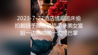 外表清纯短发18学生妹为赚钱拍摄，娇小身材无毛嫩穴，抱在身上扣穴