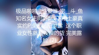 人妖系列之时尚牛仔装比女人还女人的瓜子脸妖妖对着镜头玩自己的屁眼勾引你去操