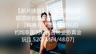 上海车展色色的摄影师各种角度 捕捉身材火爆的美女模特各种不经意间的走光 (1)